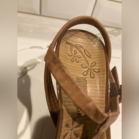 Women Kenneth Cole reaction brown tan wedge leather sandal shoe heel cork 7.5 - Picture 3 of 16